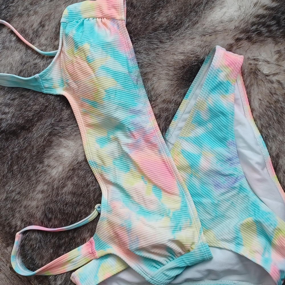 Bikini - Picture 7 of 10
